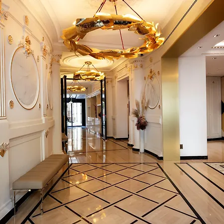 Bowmann, A Small Luxury Of The World Paris